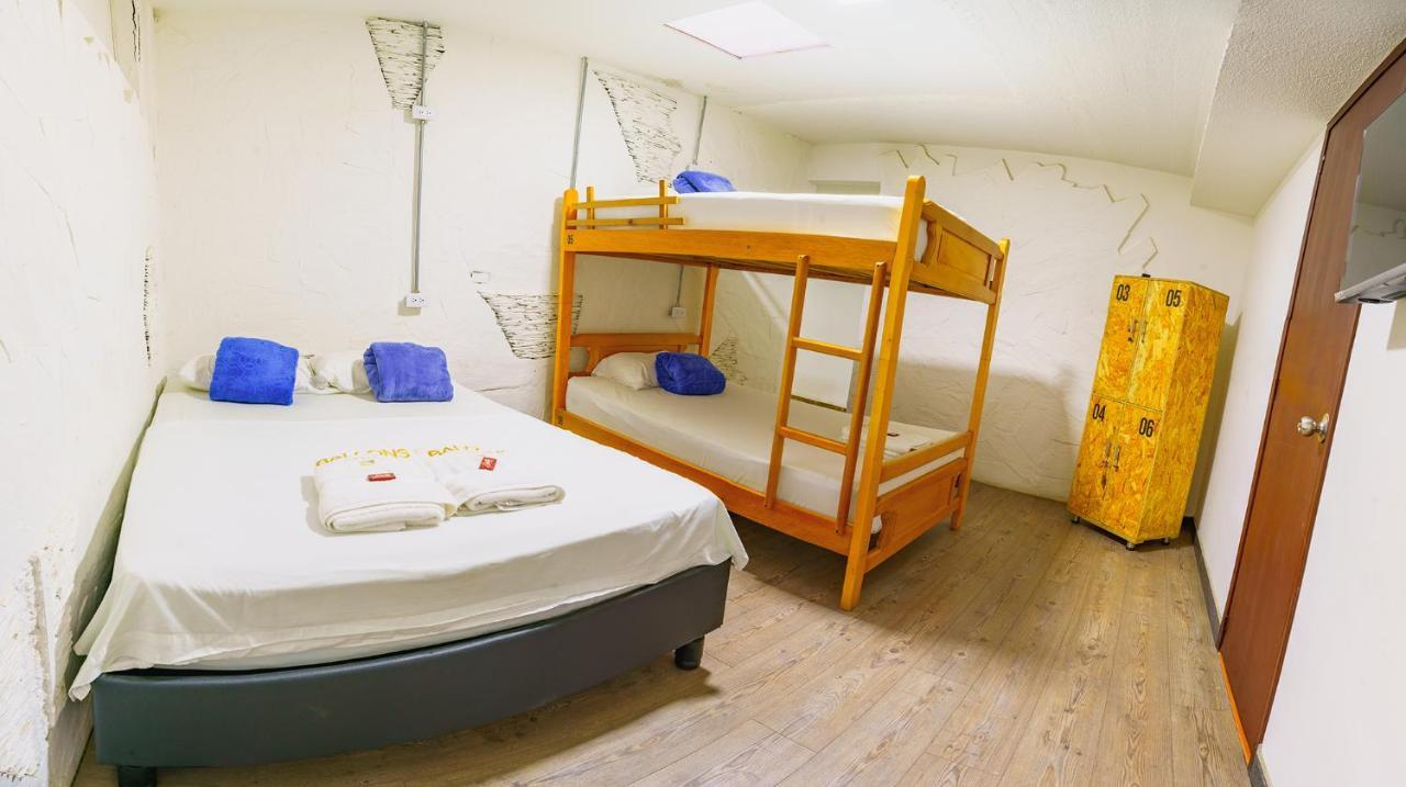 Les Balcons Hostel Попаян Екстериор снимка